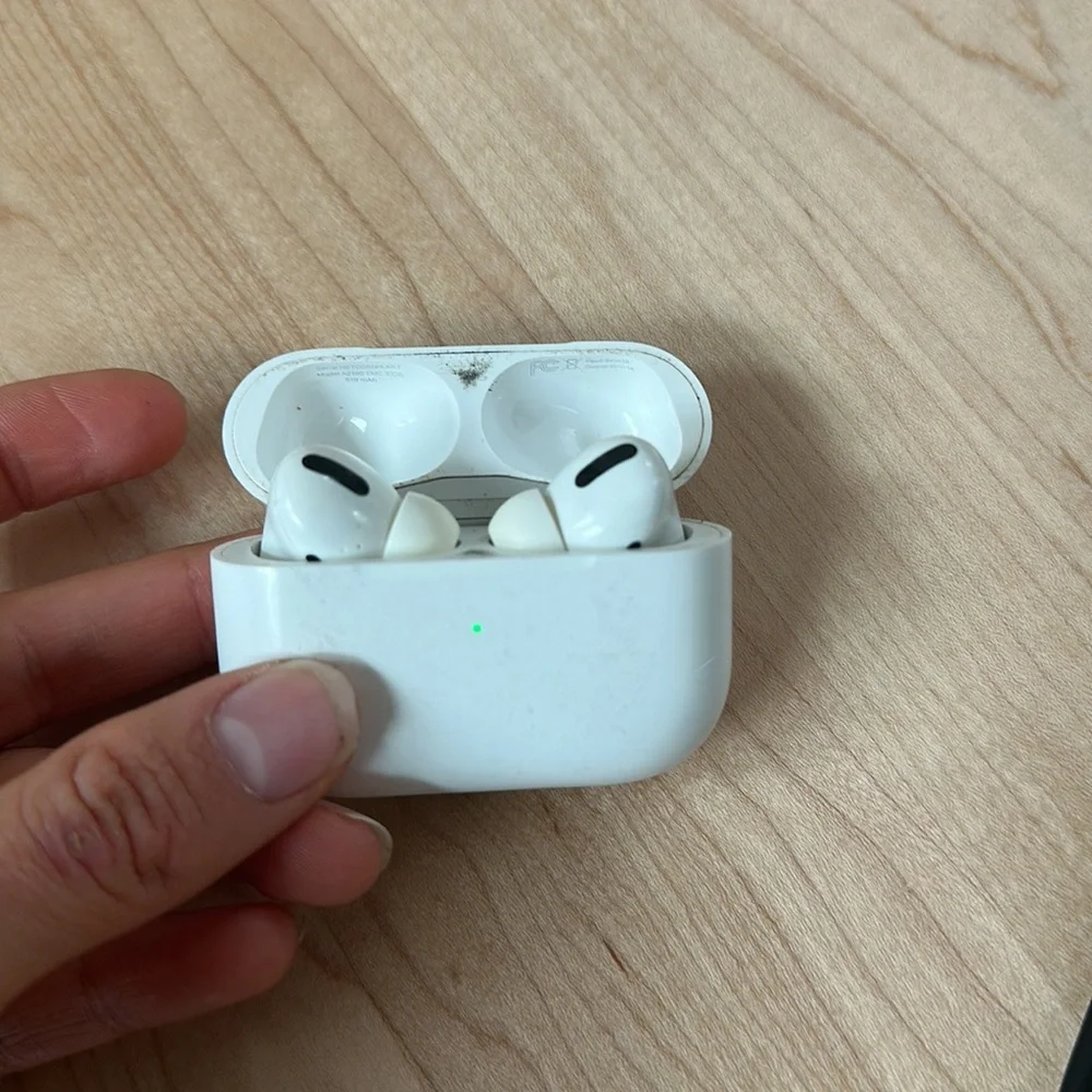 Apple AirPod pro 1st generation headphones